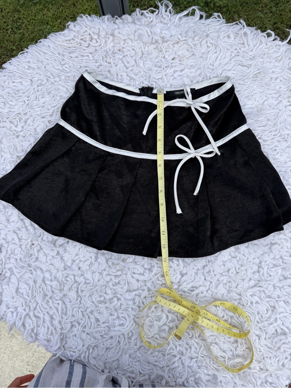 Forever 21 Black Skater Mini Skirt with White Trim - Picture 4 of 4